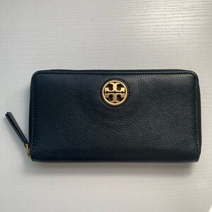 Tory Burch Logo Black Leather Zip Wallet